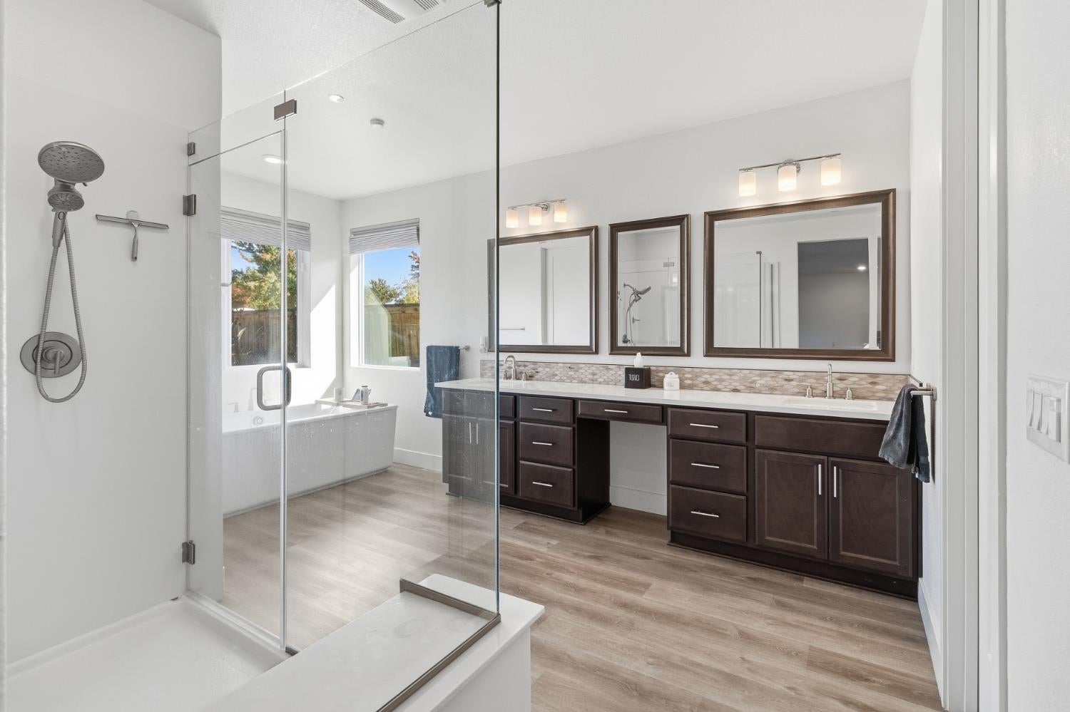 West Sacramento, California, 95605, United States, 3 Bedrooms Bedrooms, ,4 BathroomsBathrooms,Residential,Active,2008265