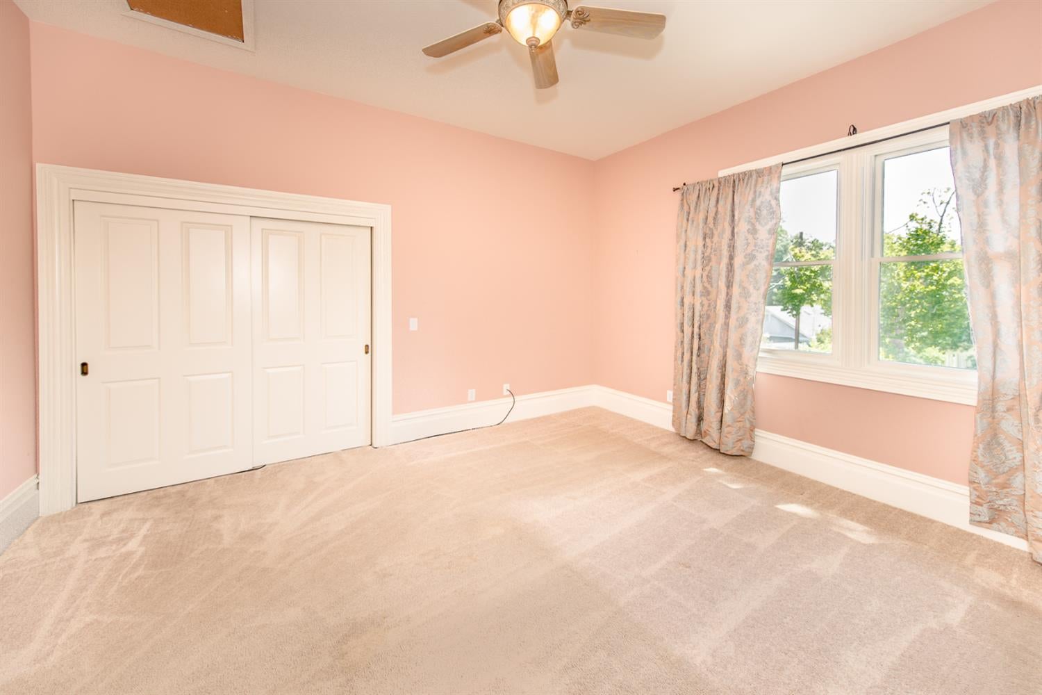 Woodland, California, 95695, United States, 5 Bedrooms Bedrooms, ,4 BathroomsBathrooms,Residential,Active,1843839