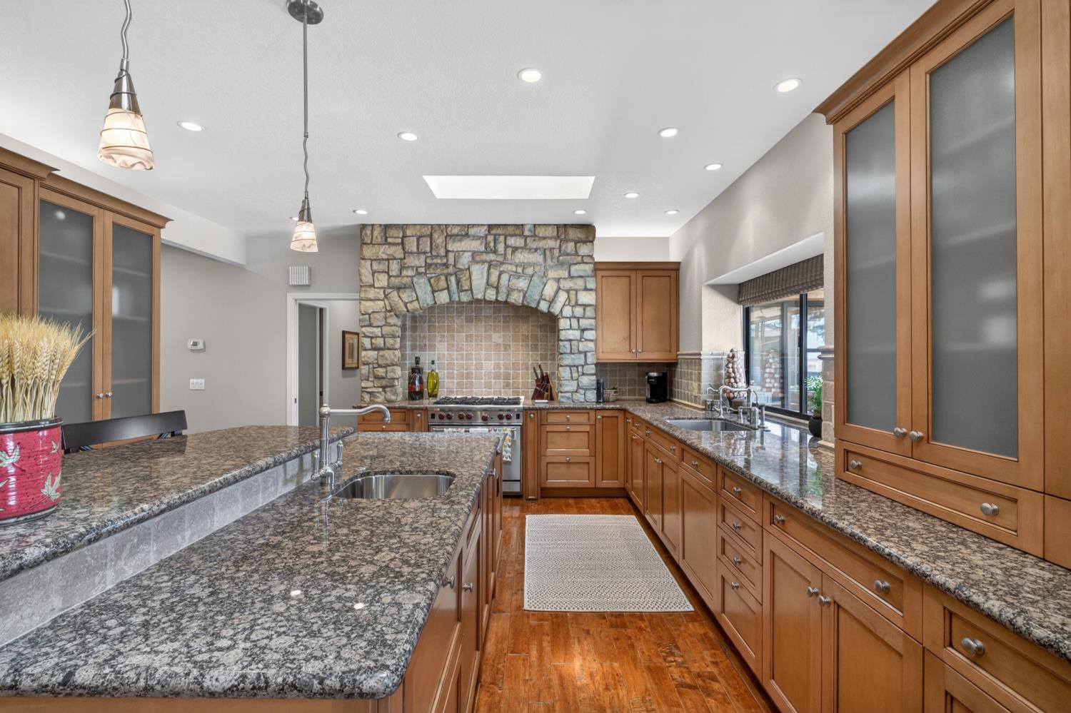 Woodland, California, 95776, United States, 5 Bedrooms Bedrooms, ,3 BathroomsBathrooms,Residential,Pending,2045625