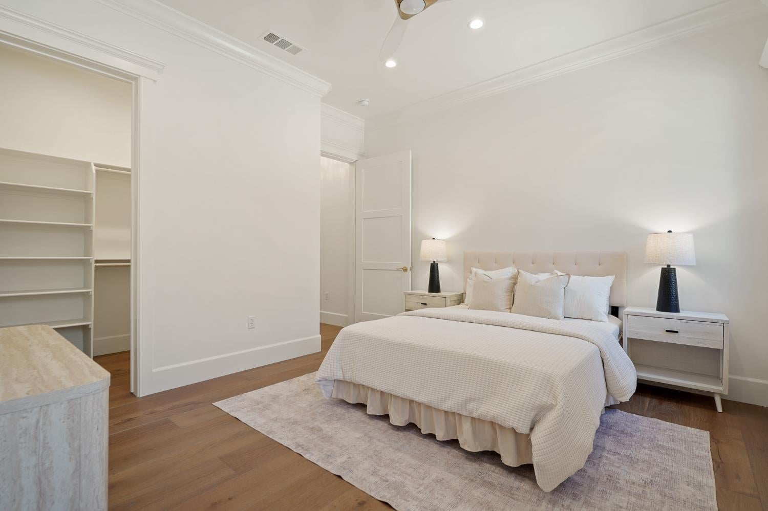 Stockton, California, 95207, United States, 4 Bedrooms Bedrooms, ,4 BathroomsBathrooms,Residential,Active,1899912