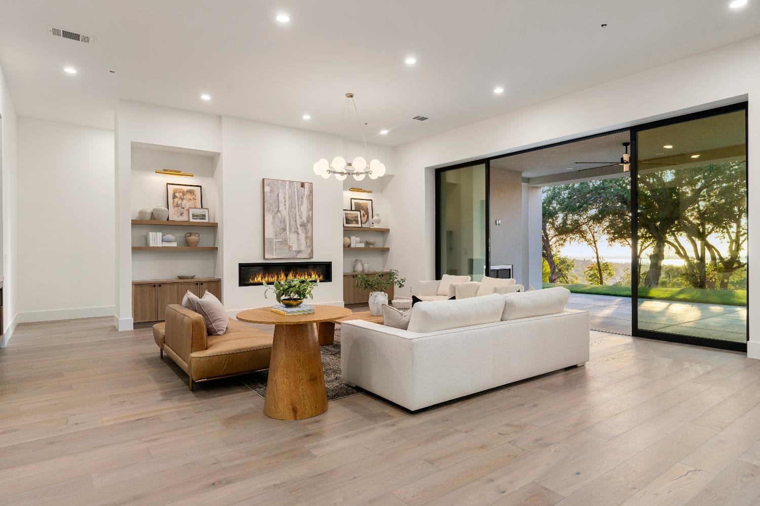 El Dorado Hills, California, 95762, United States, 5 Bedrooms Bedrooms, ,5 BathroomsBathrooms,Residential,Active,1998588