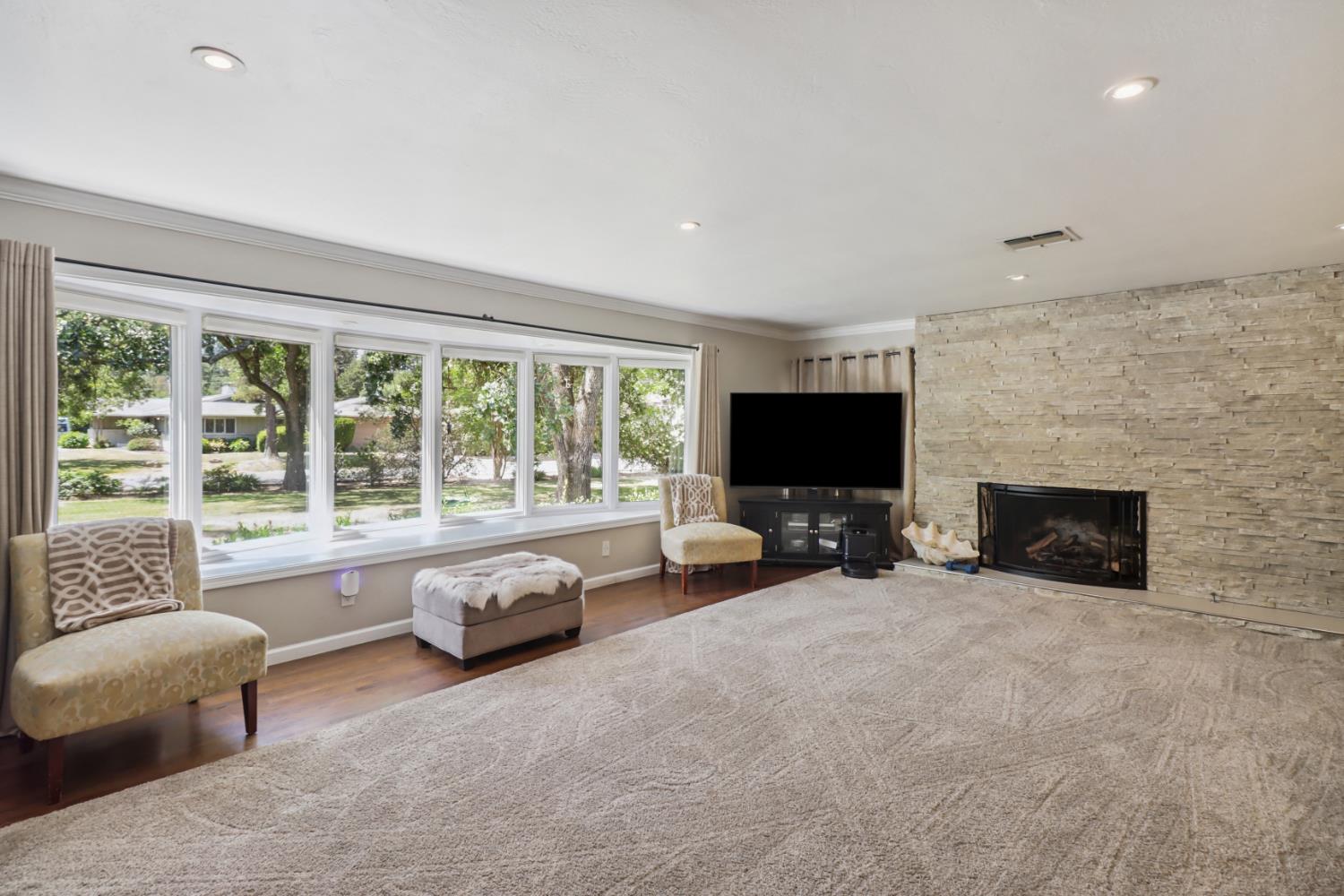 Carmichael, California, 95608, United States, 4 Bedrooms Bedrooms, ,3 BathroomsBathrooms,Residential,Active,1904149