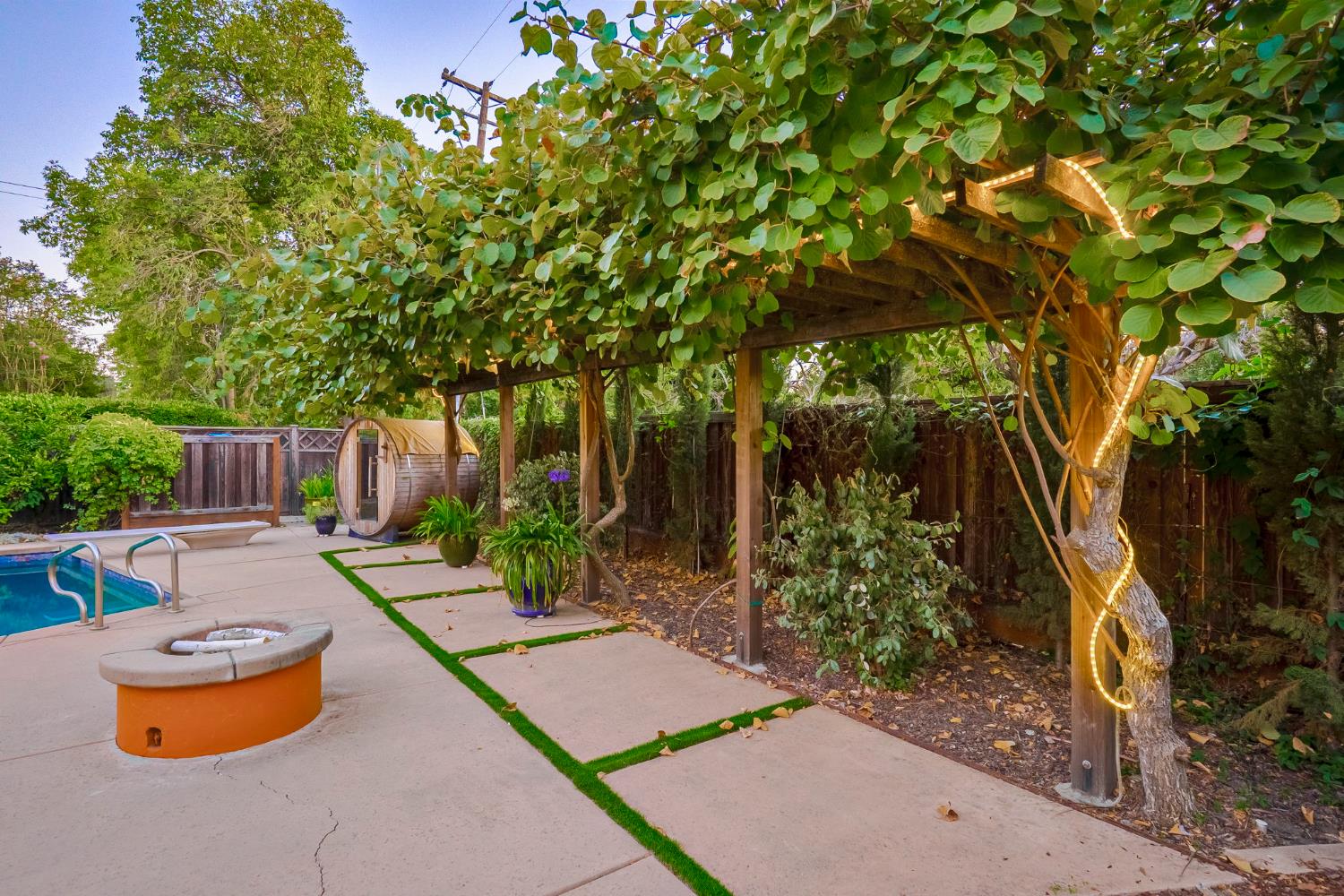 Davis, California, 95616, United States, 4 Bedrooms Bedrooms, ,4 BathroomsBathrooms,Residential,Active,1922349