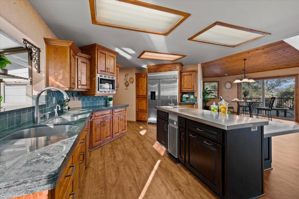 Penn Valley, California, 95946, United States, 4 Bedrooms Bedrooms, ,5 BathroomsBathrooms,Residential,Active,1941359