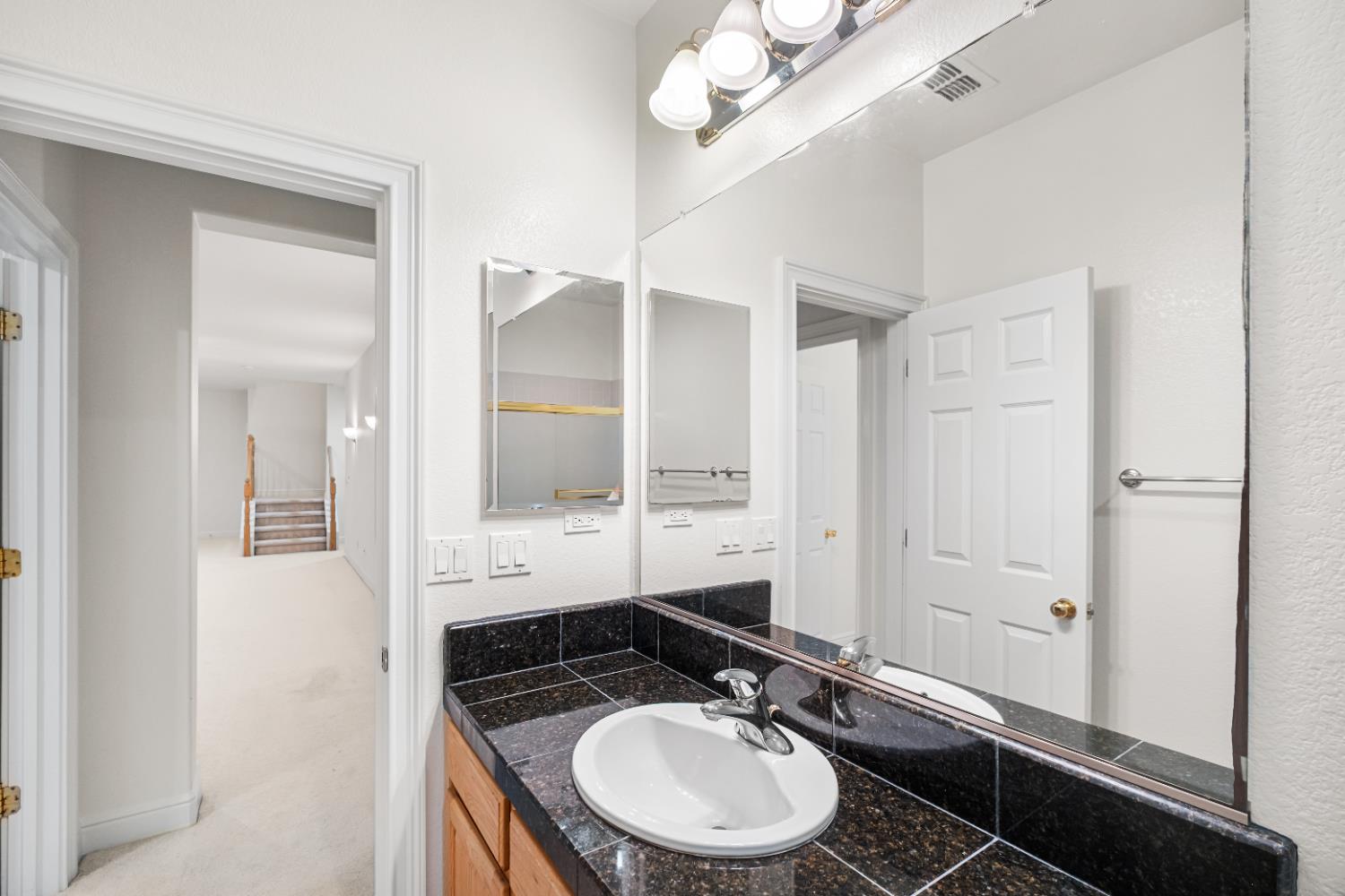 Roseville, California, 95661, United States, 5 Bedrooms Bedrooms, ,4 BathroomsBathrooms,Residential,Active,2006825