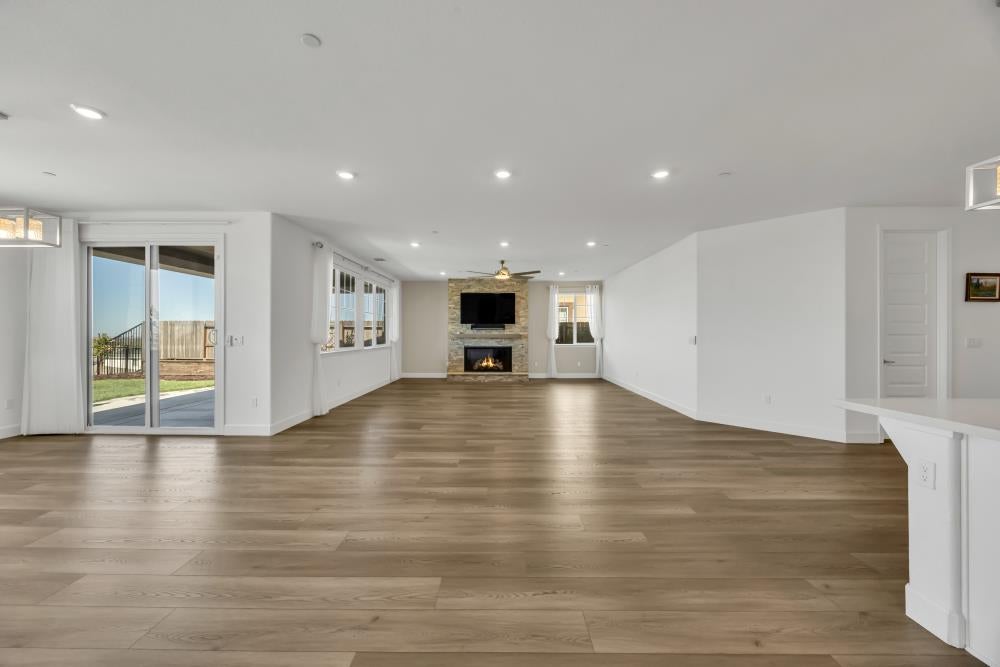 Folsom, California, 95630, United States, 4 Bedrooms Bedrooms, ,3 BathroomsBathrooms,Residential,Active,1922343