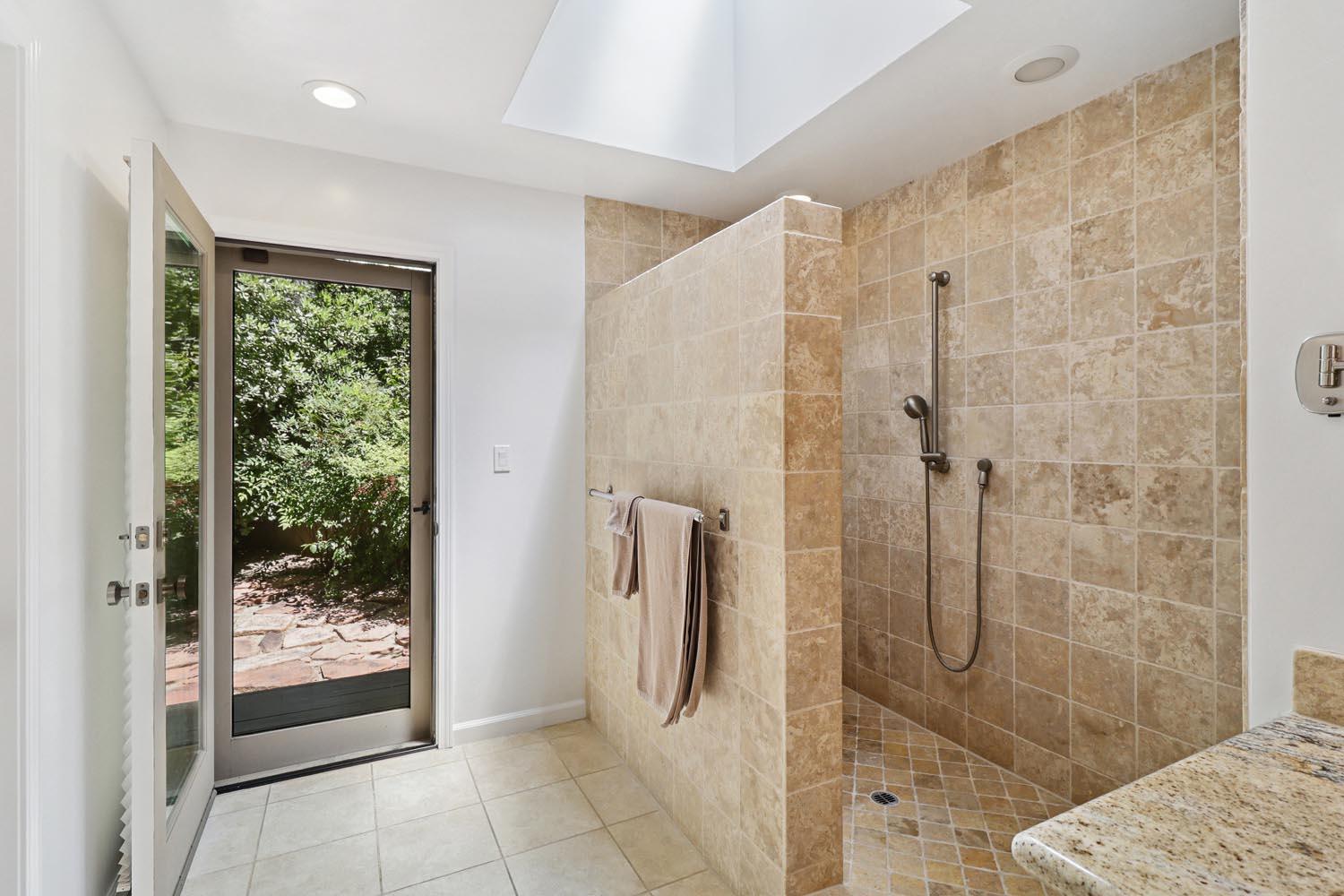 Carmichael, California, 95608, United States, 4 Bedrooms Bedrooms, ,3 BathroomsBathrooms,Residential,Active,2007341