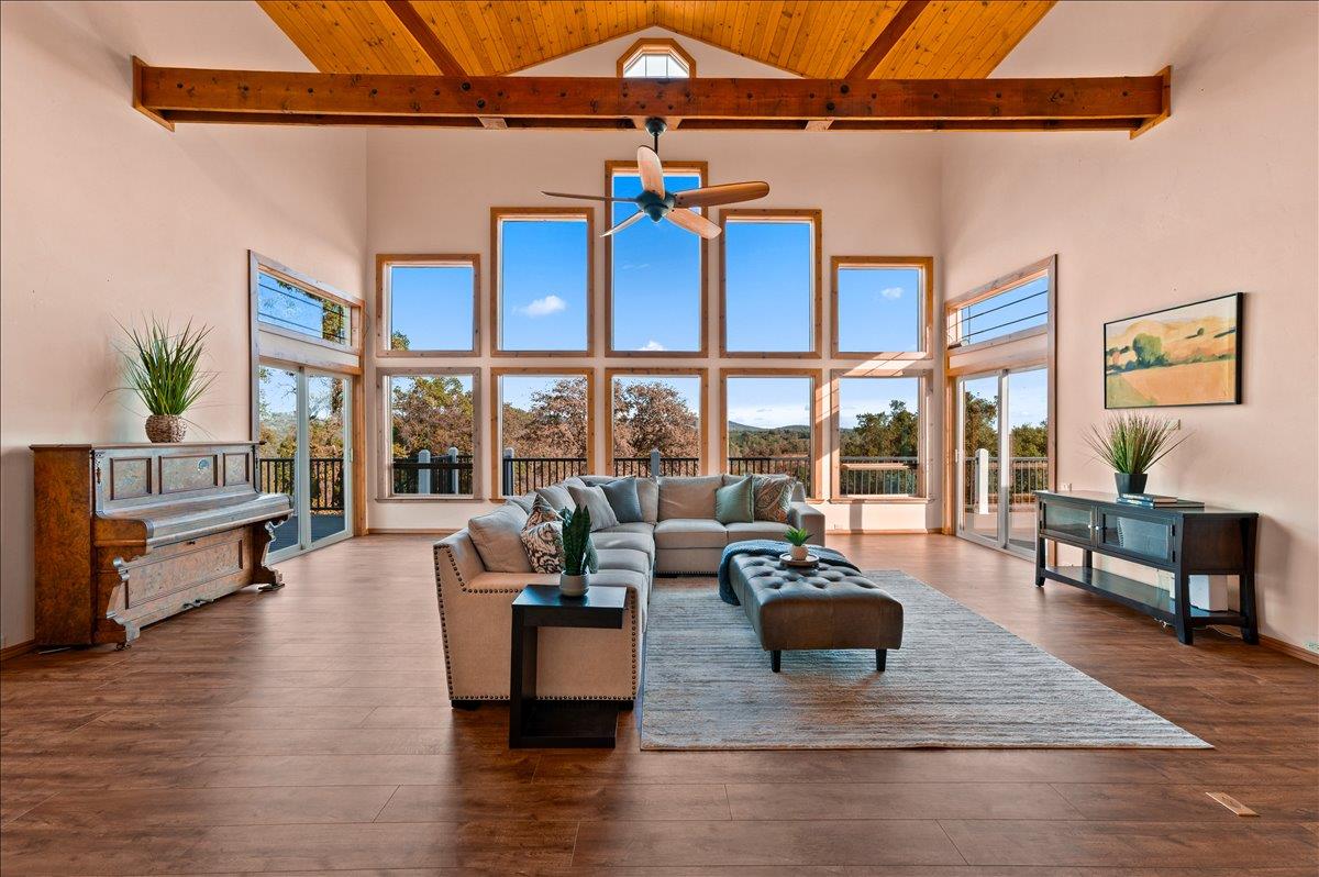 Penn Valley, California, 95946, United States, 4 Bedrooms Bedrooms, ,5 BathroomsBathrooms,Residential,Active,1941359