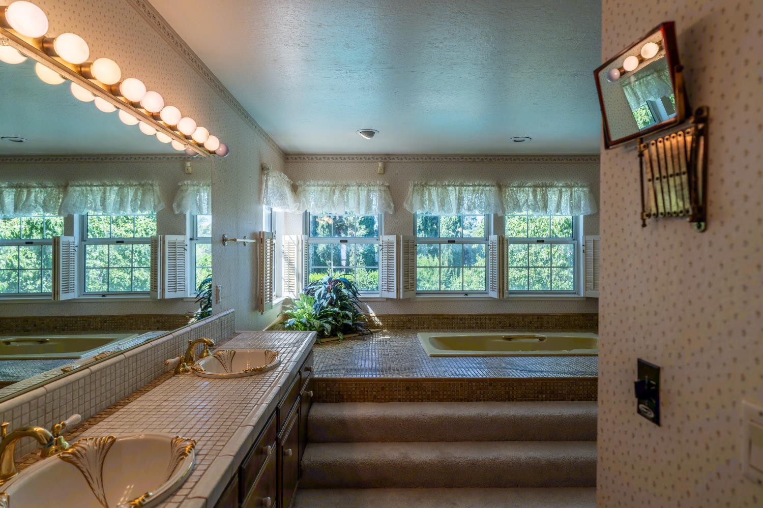 Woodland, California, 95695, United States, 5 Bedrooms Bedrooms, ,5 BathroomsBathrooms,Residential,Active,1907974