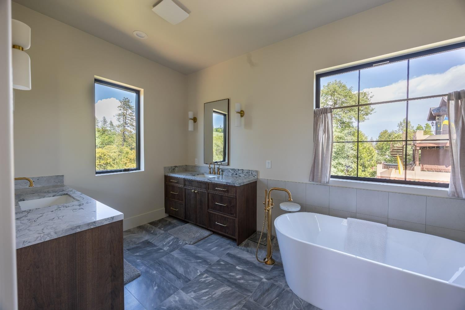 Auburn, California, 95603, United States, 4 Bedrooms Bedrooms, ,4 BathroomsBathrooms,Residential,Active,2017471