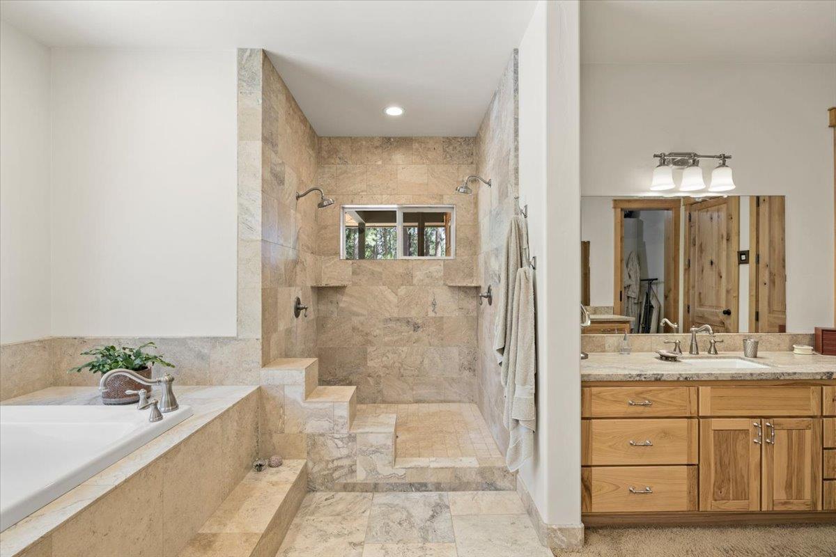 Nevada City, California, 95959, United States, 3 Bedrooms Bedrooms, ,4 BathroomsBathrooms,Residential,Active,1893237