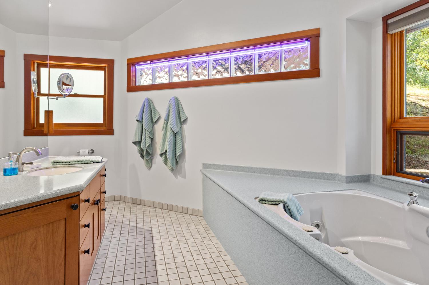 Sutter Creek, California, 95685, United States, 2 Bedrooms Bedrooms, ,4 BathroomsBathrooms,Residential,Active,2038151