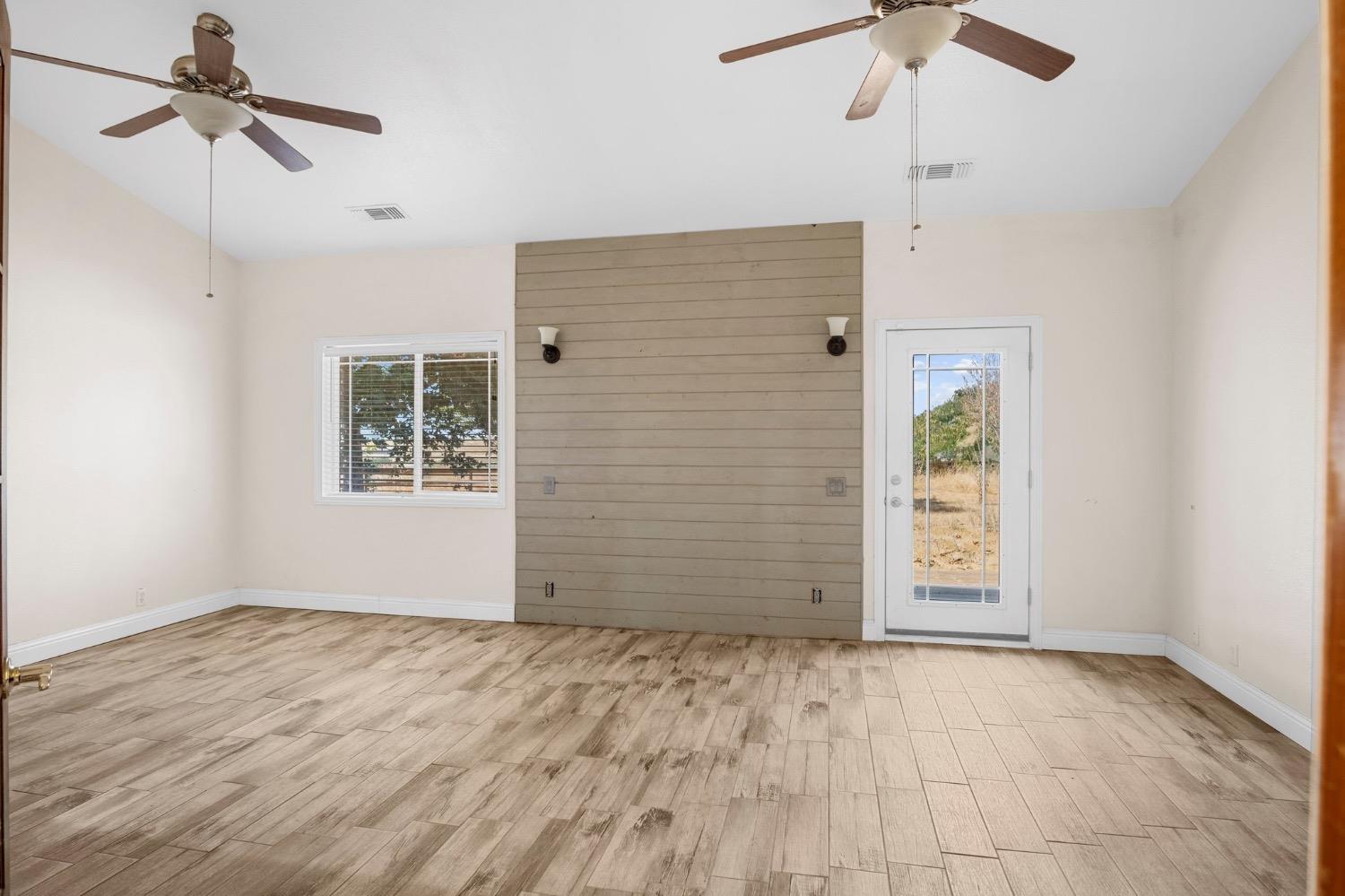 Snelling, California, 95369, United States, 4 Bedrooms Bedrooms, ,3 BathroomsBathrooms,Residential,Active,1929456