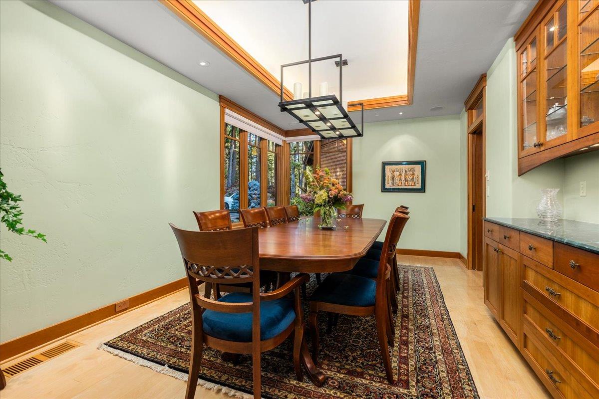 Nevada City, California, 95959, United States, 3 Bedrooms Bedrooms, ,4 BathroomsBathrooms,Residential,Active,1886804