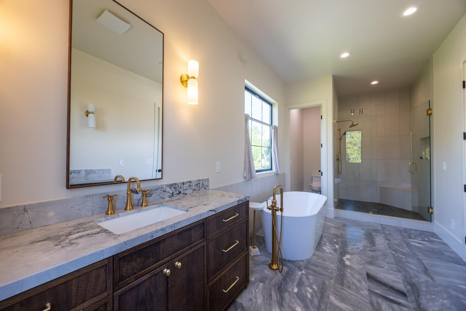 Auburn, California, 95603, United States, 4 Bedrooms Bedrooms, ,4 BathroomsBathrooms,Residential,Active,2017471