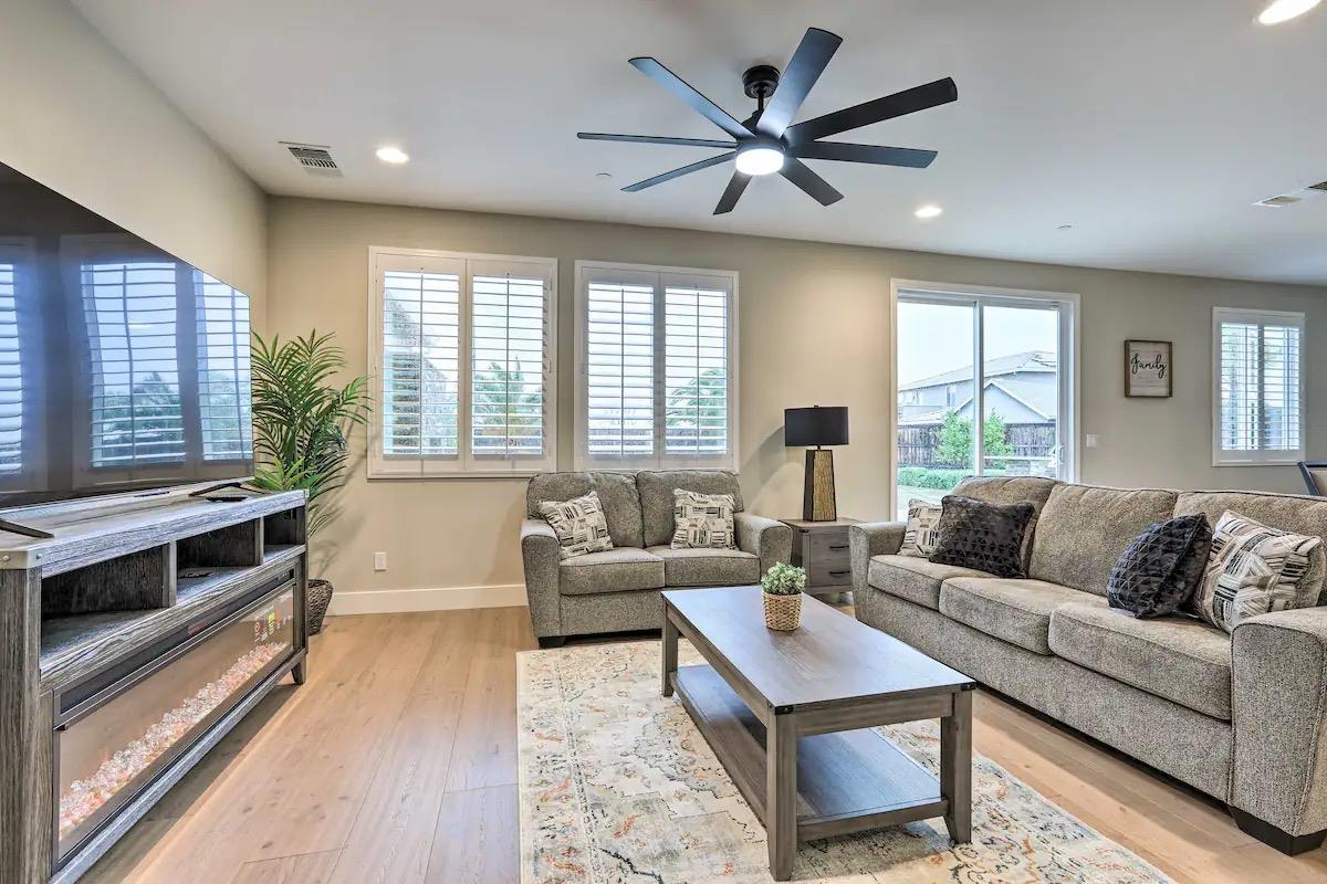 Roseville, California, 95747, United States, 5 Bedrooms Bedrooms, ,4 BathroomsBathrooms,Residential,Active,2039023