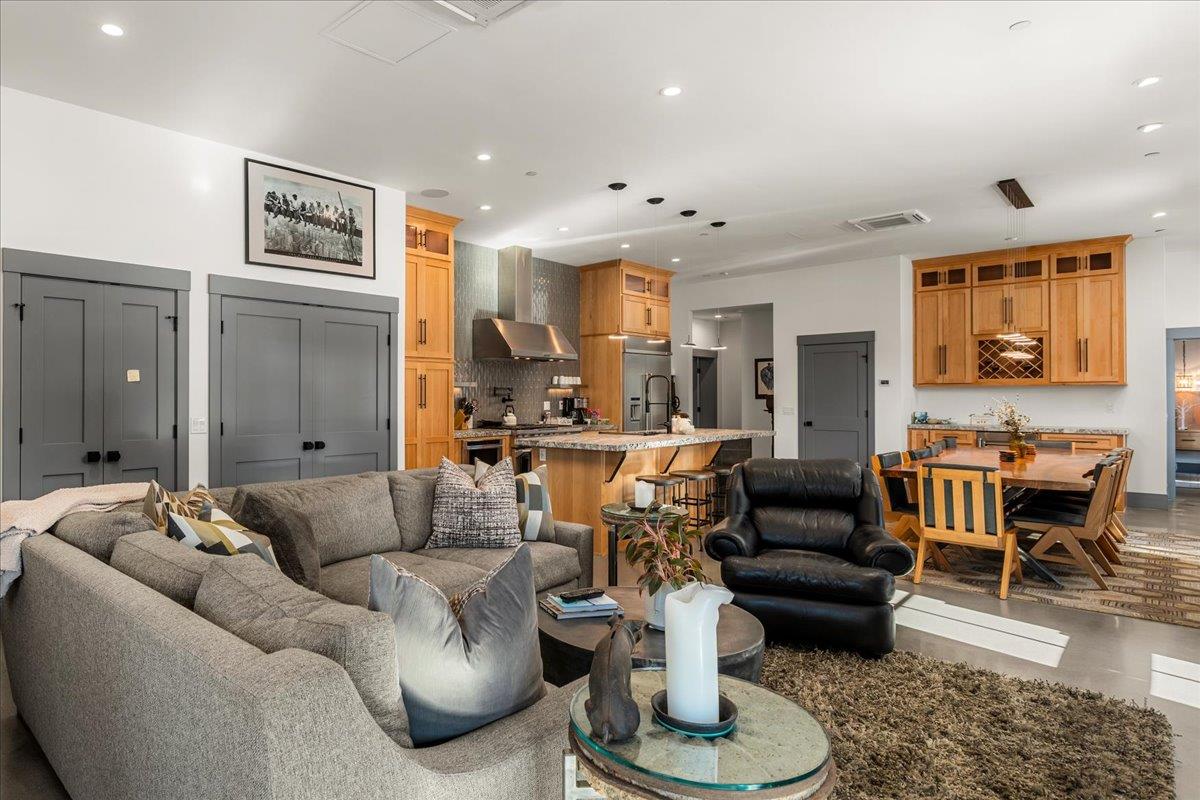 Nevada City, California, 95959, United States, 7 Bedrooms Bedrooms, ,5 BathroomsBathrooms,Residential,Active,2011864