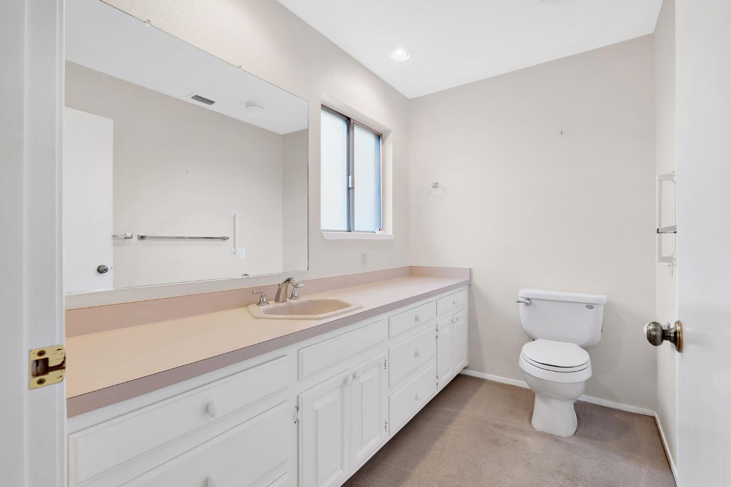 Davis, California, 95618, United States, 5 Bedrooms Bedrooms, ,4 BathroomsBathrooms,Residential,Active,1960157