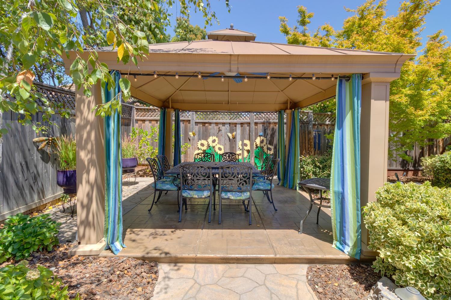West Sacramento, California, 95605, United States, 4 Bedrooms Bedrooms, ,3 BathroomsBathrooms,Residential,Active,1929784