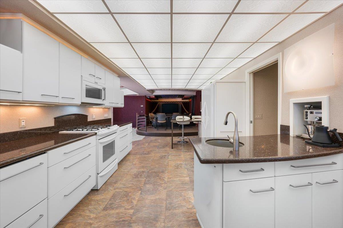 Nevada City, California, 95959, United States, 3 Bedrooms Bedrooms, ,4 BathroomsBathrooms,Residential,Active,1919387