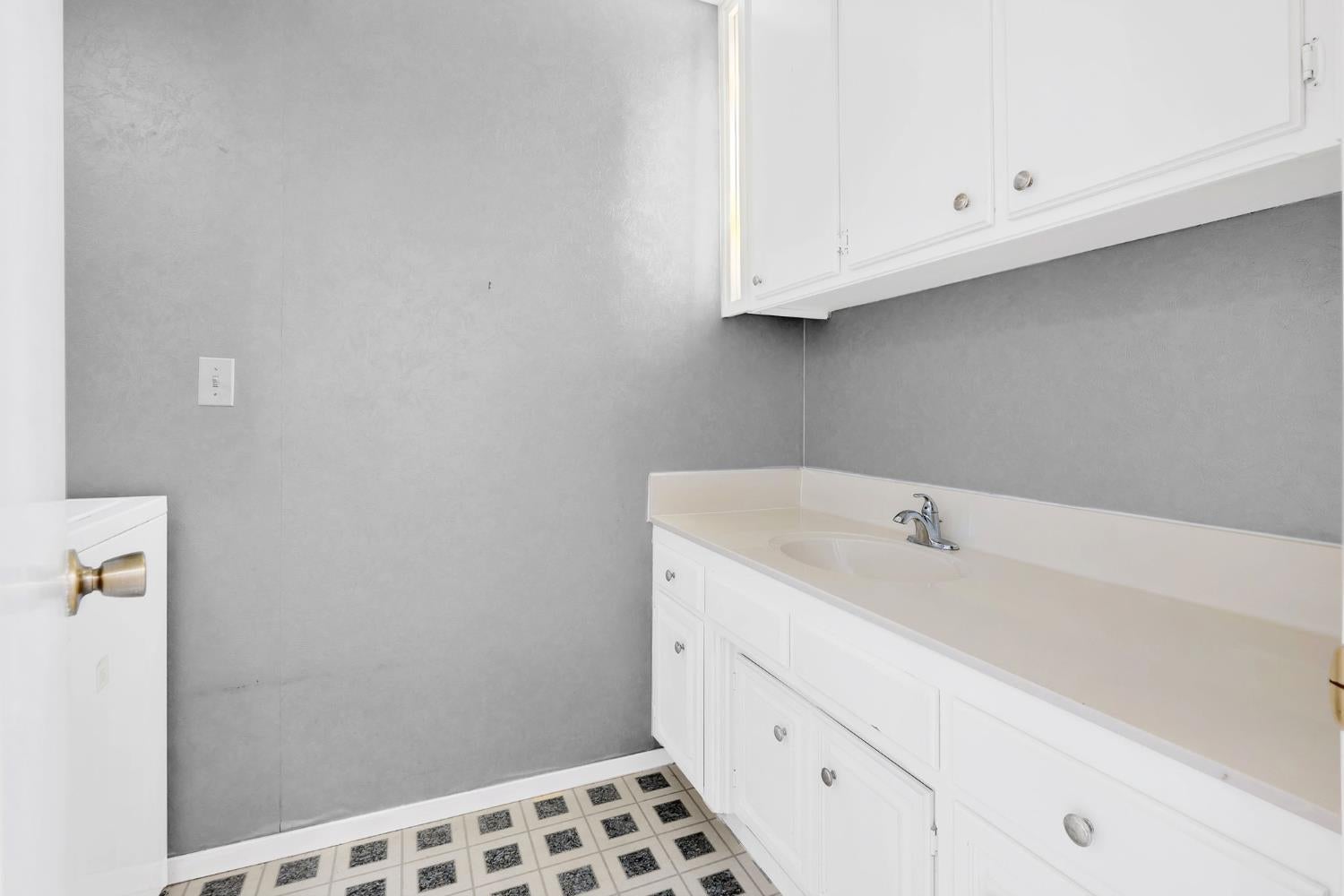 Davis, California, 95618, United States, 5 Bedrooms Bedrooms, ,4 BathroomsBathrooms,Residential,Active,1960157