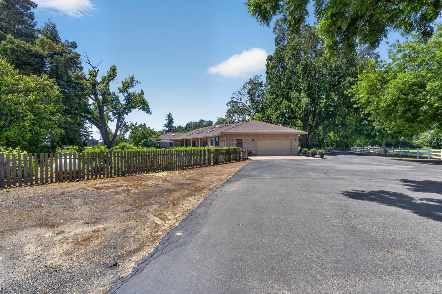 Woodland, California, 95776, United States, 5 Bedrooms Bedrooms, ,3 BathroomsBathrooms,Residential,Pending,2045625