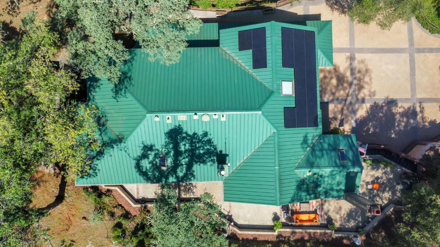 Sutter Creek, California, 95685, United States, 2 Bedrooms Bedrooms, ,4 BathroomsBathrooms,Residential,Active,2038151