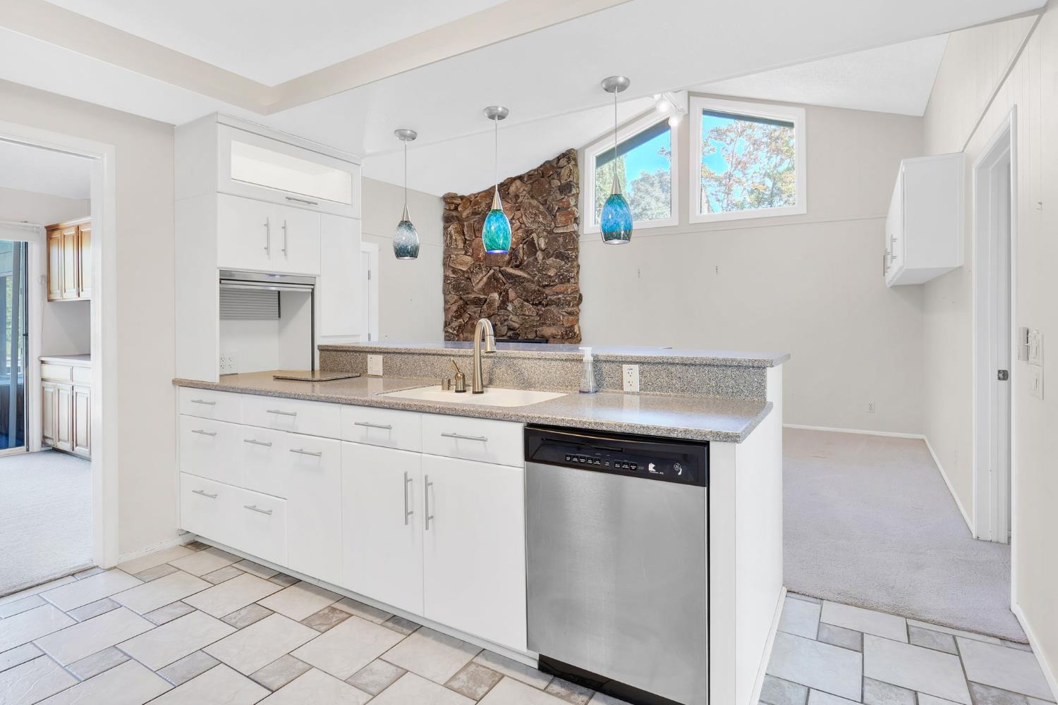 Davis, California, 95618, United States, 5 Bedrooms Bedrooms, ,4 BathroomsBathrooms,Residential,Active,1960157