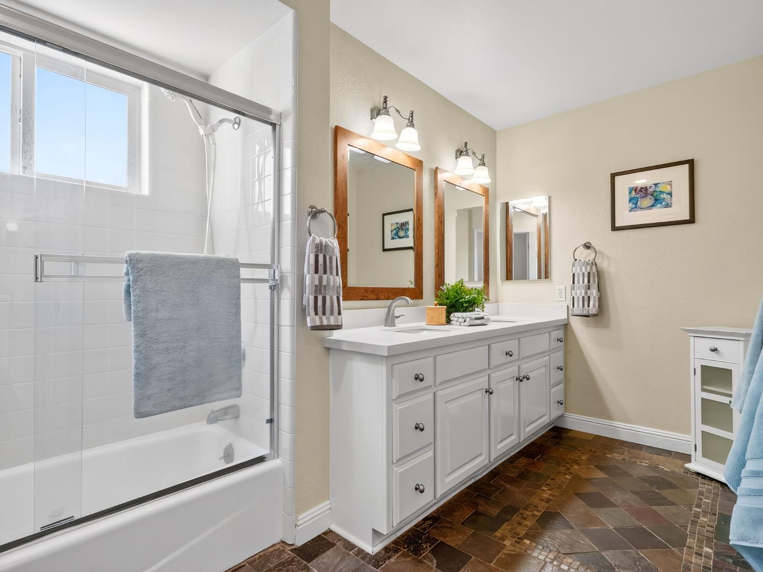 Davis, California, 95618, United States, 5 Bedrooms Bedrooms, ,3 BathroomsBathrooms,Residential,Active,2015823