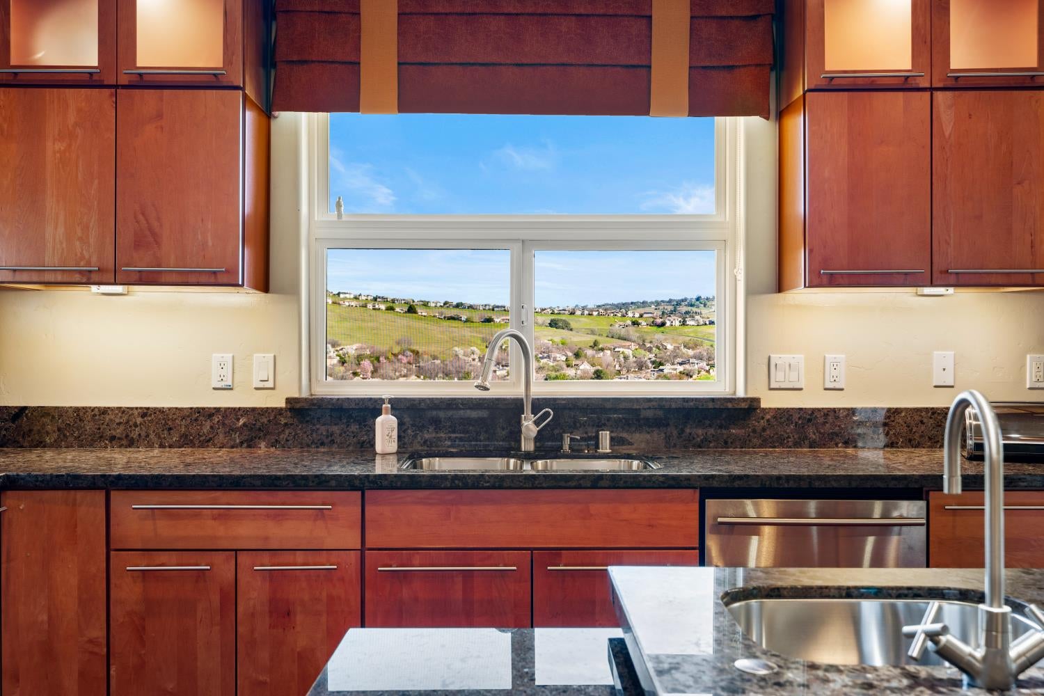 El Dorado Hills, California, 95762, United States, 5 Bedrooms Bedrooms, ,4 BathroomsBathrooms,Residential,Active,2023351