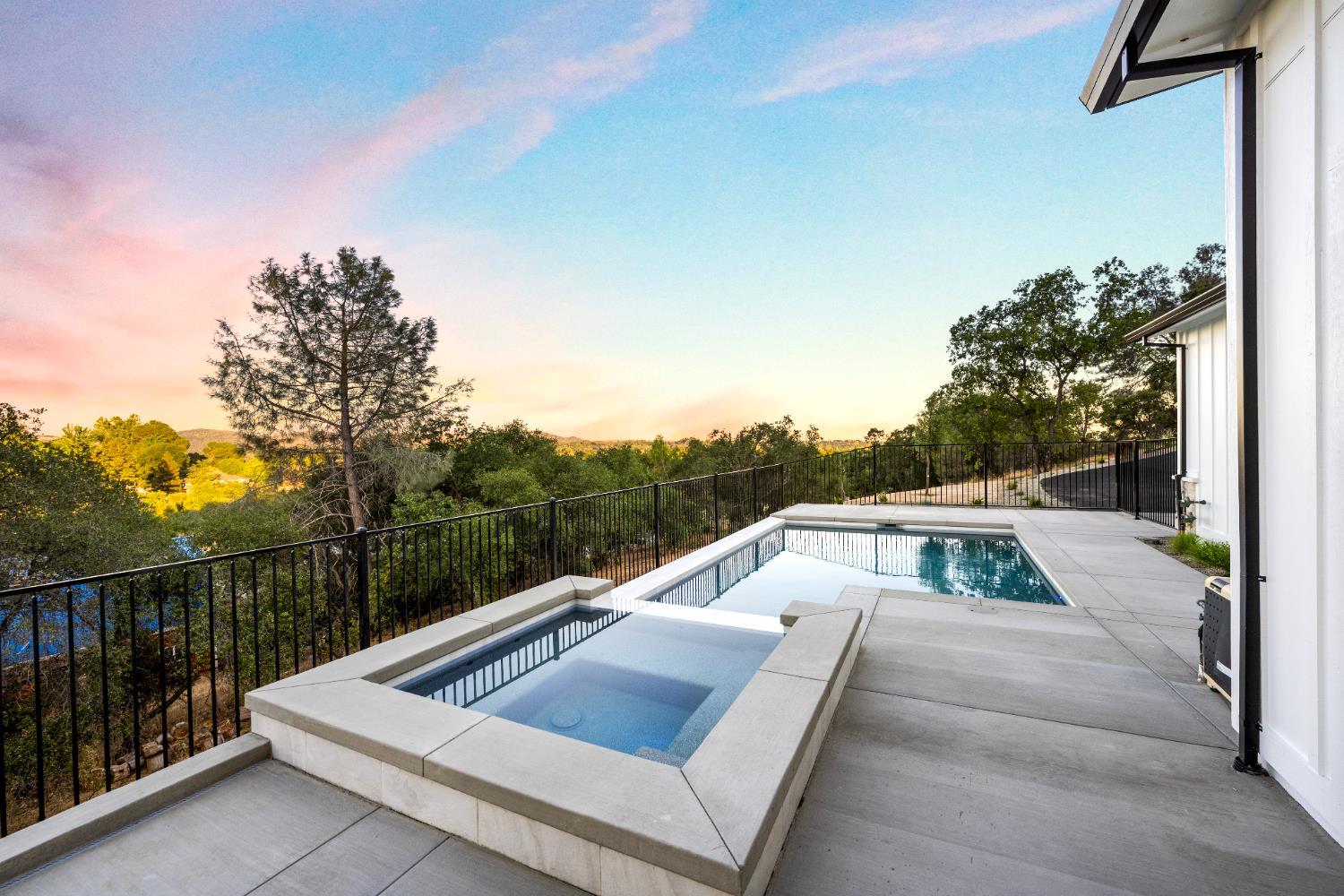 Loomis, California, 95650, United States, 5 Bedrooms Bedrooms, ,4 BathroomsBathrooms,Residential,Active,1959535