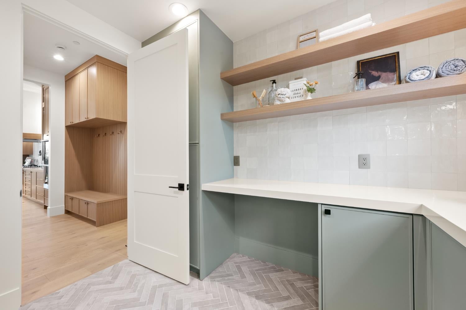 Loomis, California, 95650, United States, 5 Bedrooms Bedrooms, ,4 BathroomsBathrooms,Residential,Active,1959535