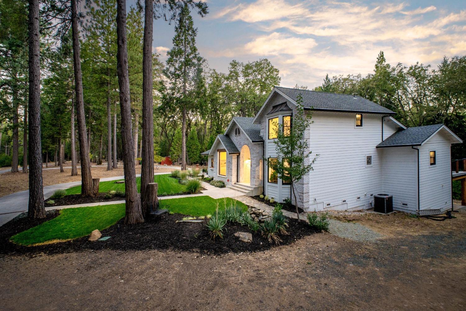 Nevada City, California, 95959, United States, 4 Bedrooms Bedrooms, ,5 BathroomsBathrooms,Residential,Active,1808164