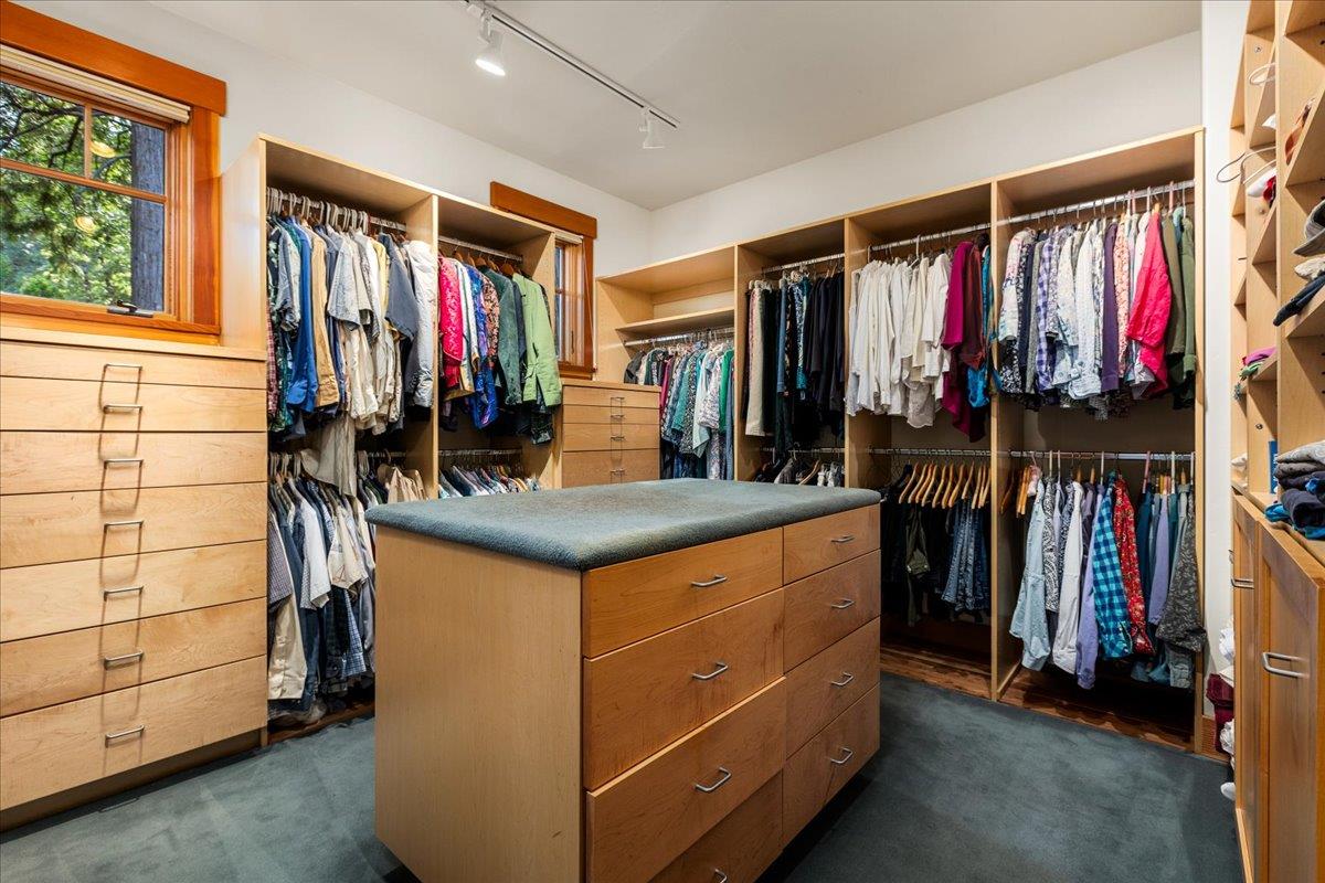 Nevada City, California, 95959, United States, 3 Bedrooms Bedrooms, ,4 BathroomsBathrooms,Residential,Active,1886804