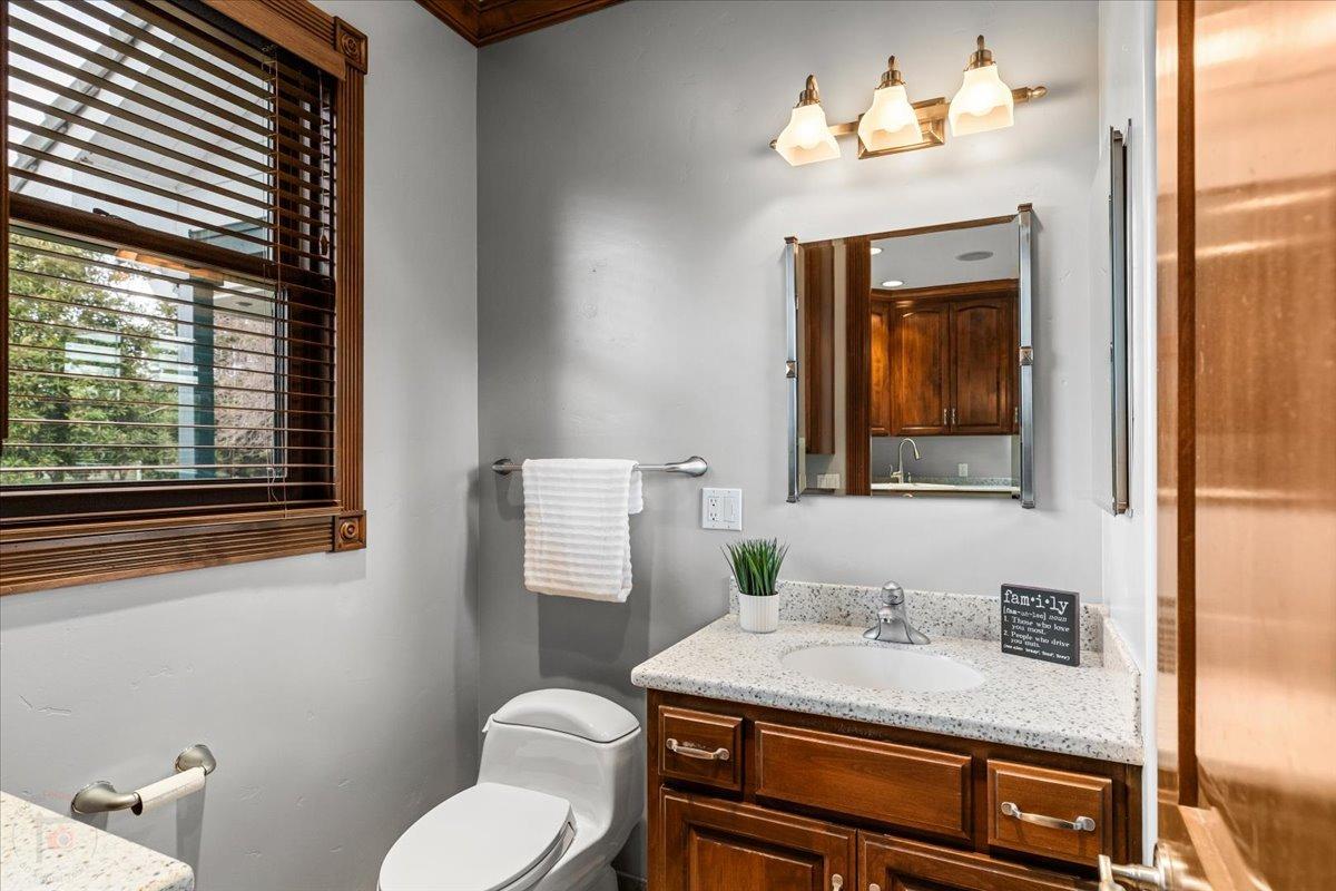 Ripon, California, 95366, United States, 3 Bedrooms Bedrooms, ,5 BathroomsBathrooms,Residential,Active,1808206