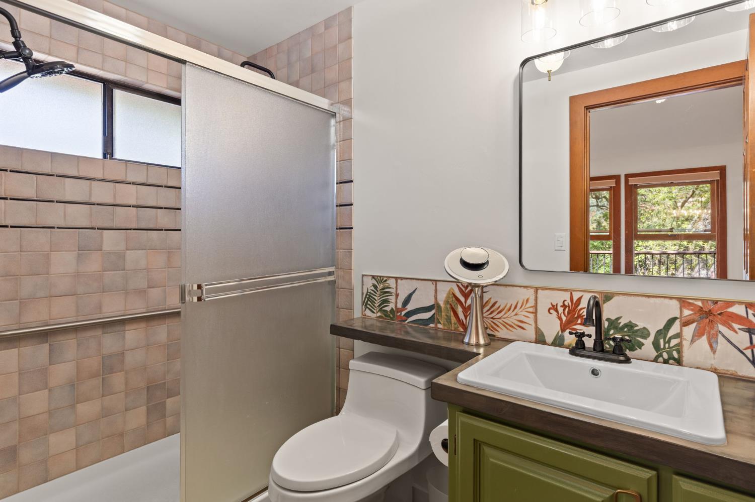 Sutter Creek, California, 95685, United States, 2 Bedrooms Bedrooms, ,4 BathroomsBathrooms,Residential,Active,2038151