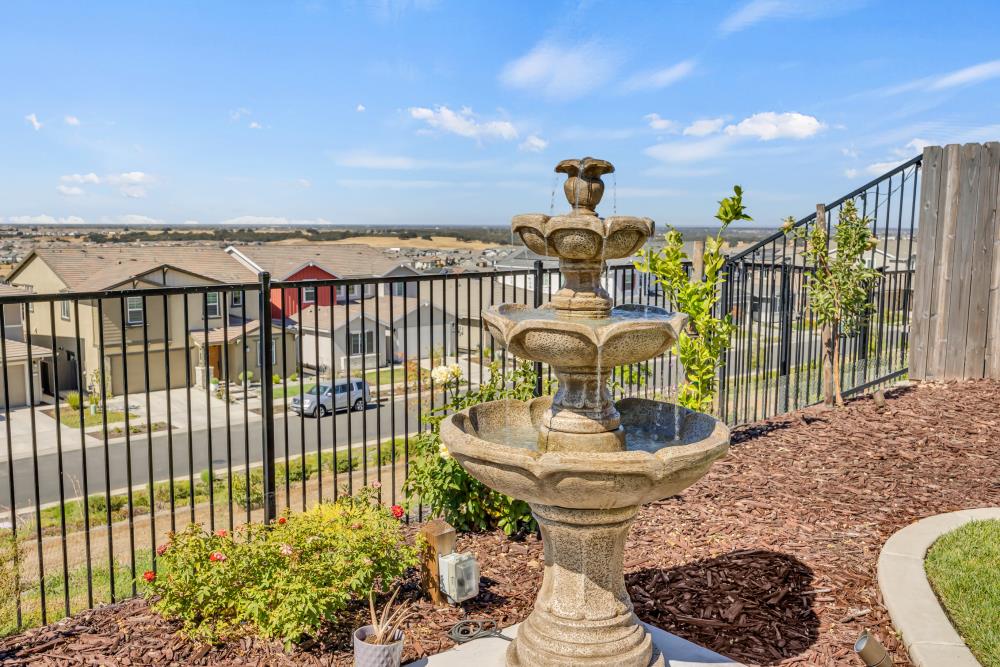 Folsom, California, 95630, United States, 4 Bedrooms Bedrooms, ,3 BathroomsBathrooms,Residential,Active,1922343