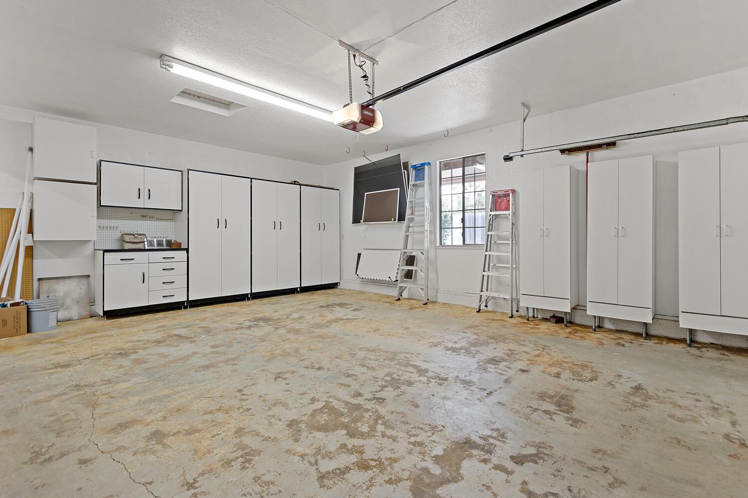 Davis, California, 95618, United States, 4 Bedrooms Bedrooms, ,3 BathroomsBathrooms,Residential,Active,1914765
