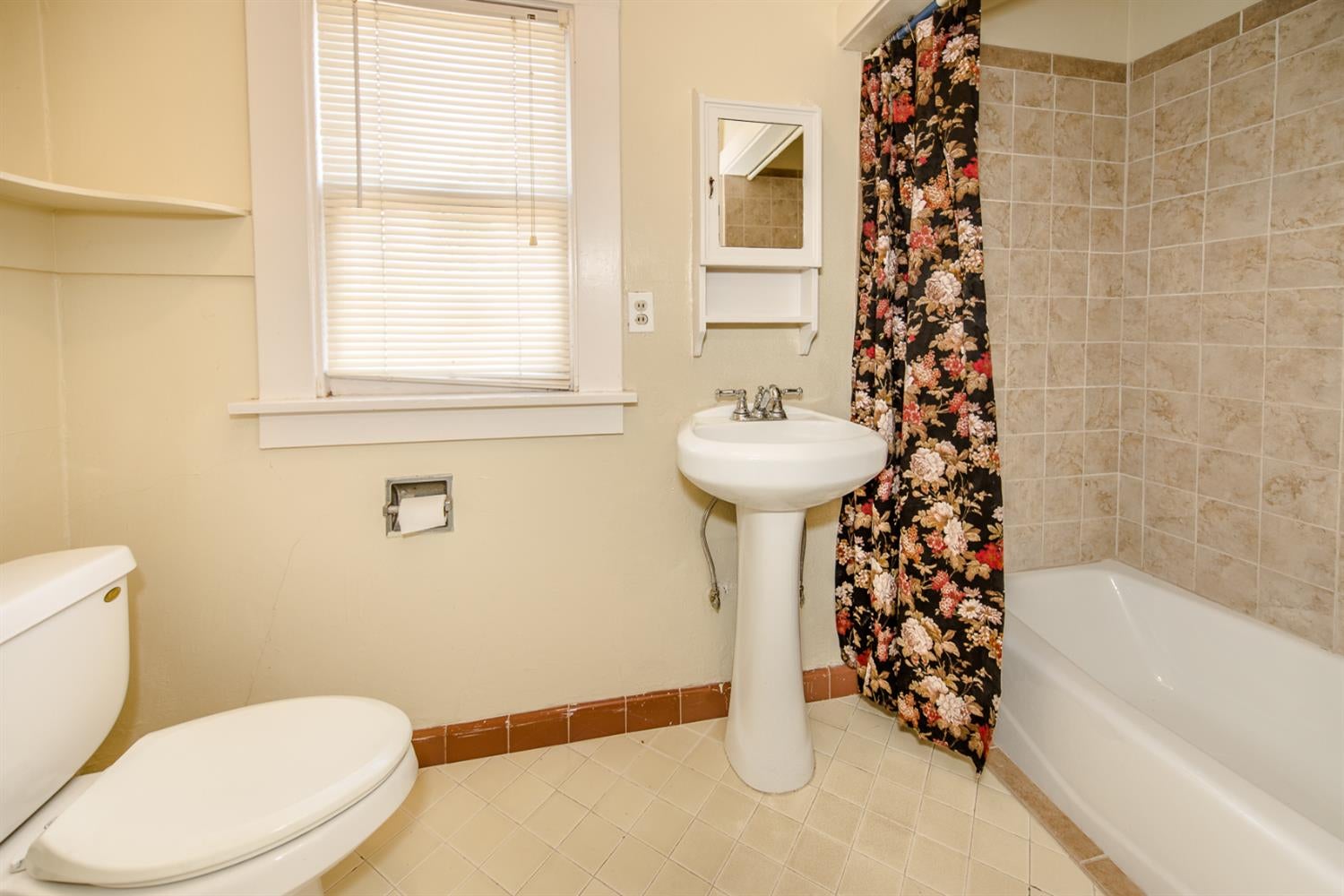 Woodland, California, 95695, United States, 5 Bedrooms Bedrooms, ,4 BathroomsBathrooms,Residential,Active,1843839
