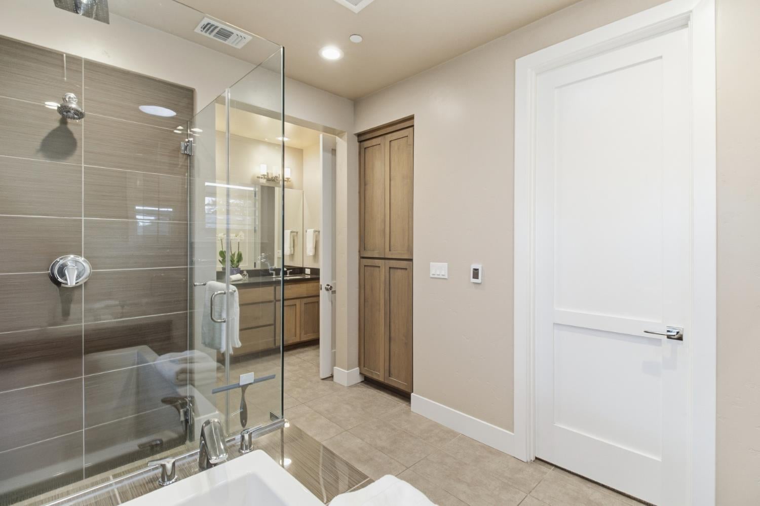 Sacramento, California, 95825, United States, 4 Bedrooms Bedrooms, ,4 BathroomsBathrooms,Residential,Active,1996302