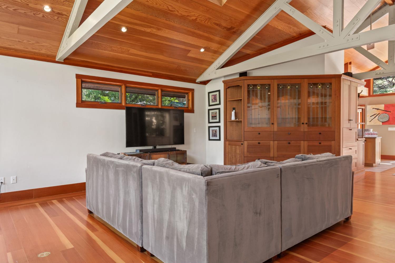 Sutter Creek, California, 95685, United States, 2 Bedrooms Bedrooms, ,4 BathroomsBathrooms,Residential,Active,2038151