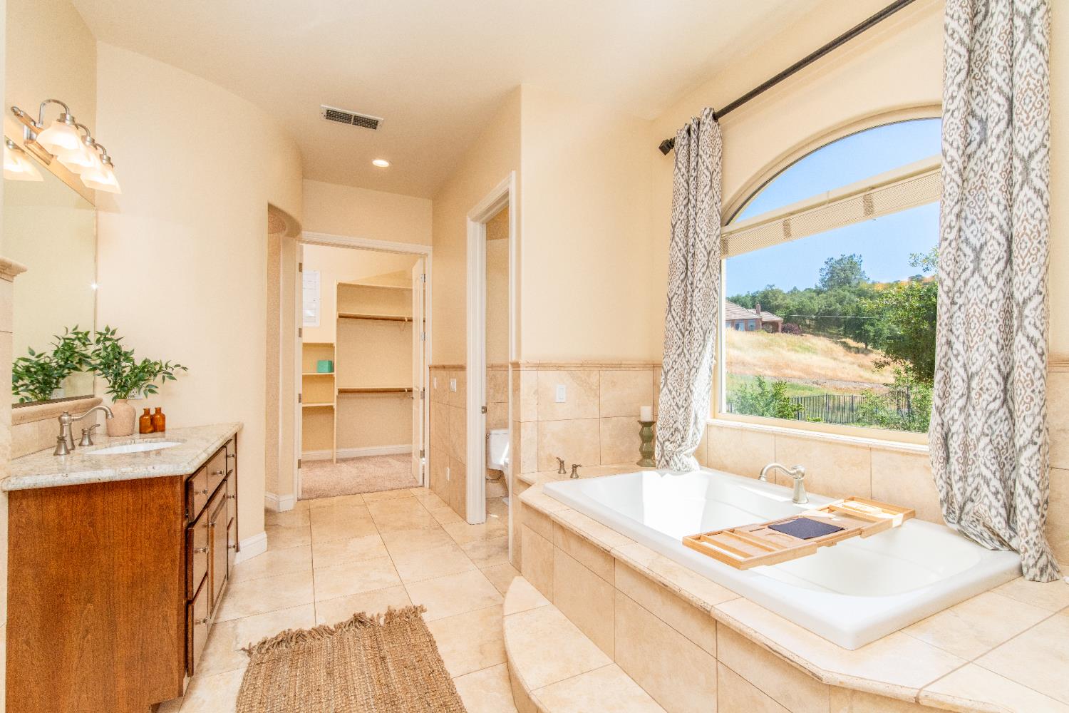 Shingle Springs, California, 95682, United States, ,4 BathroomsBathrooms,Residential,Active,1829887