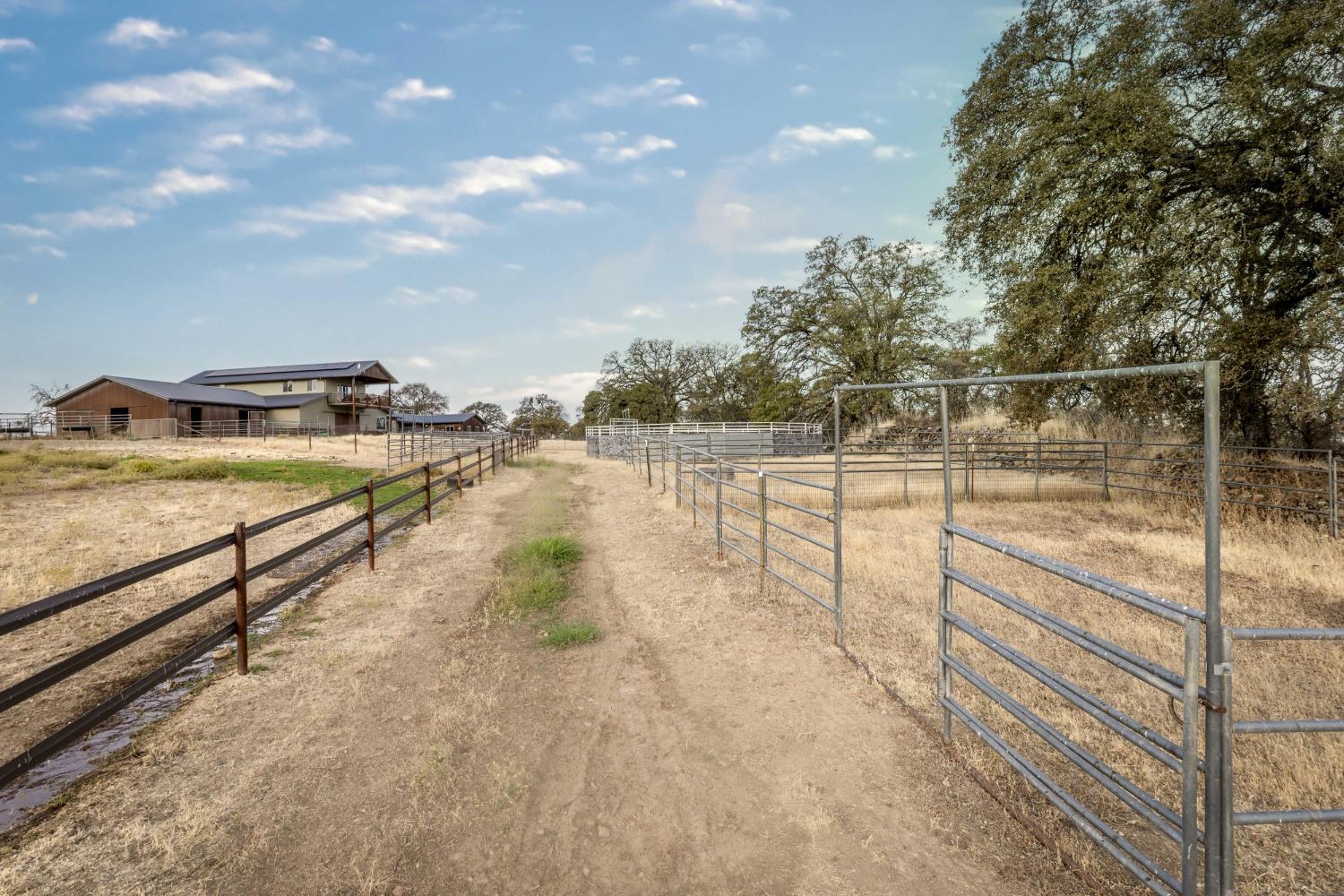 Smartsville, California, 95977, United States, 1 Bedroom Bedrooms, ,3 BathroomsBathrooms,Residential,Active,1952299