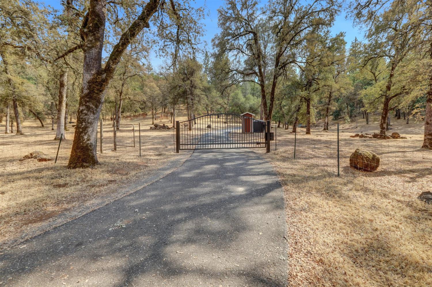 Grass Valley, California, 95949, United States, 4 Bedrooms Bedrooms, ,5 BathroomsBathrooms,Residential,Active,1941342