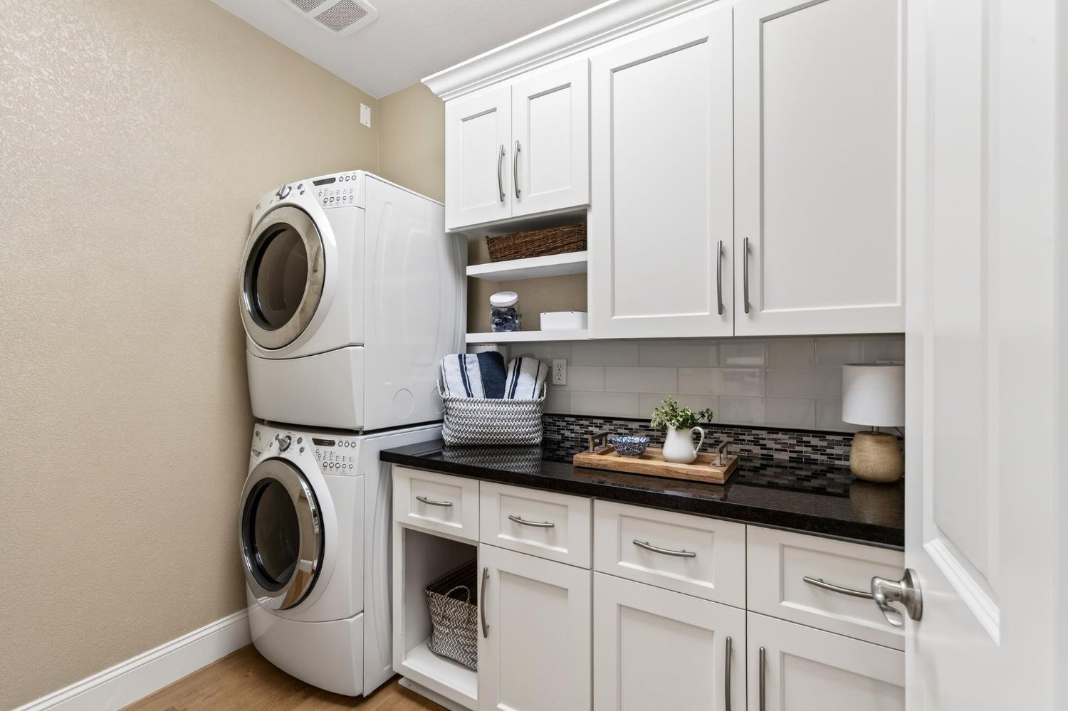 Davis, California, 95618, United States, 3 Bedrooms Bedrooms, ,4 BathroomsBathrooms,Residential,Active,2030523