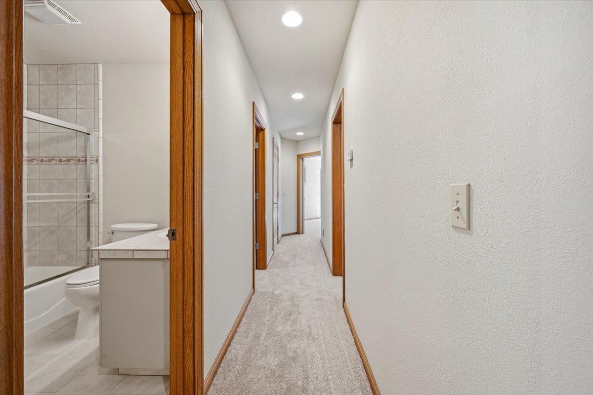Nevada City, California, 95959, United States, 3 Bedrooms Bedrooms, ,3 BathroomsBathrooms,Residential,Active,2043425