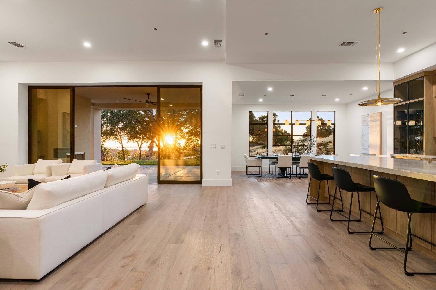 El Dorado Hills, California, 95762, United States, 5 Bedrooms Bedrooms, ,5 BathroomsBathrooms,Residential,Active,1998588