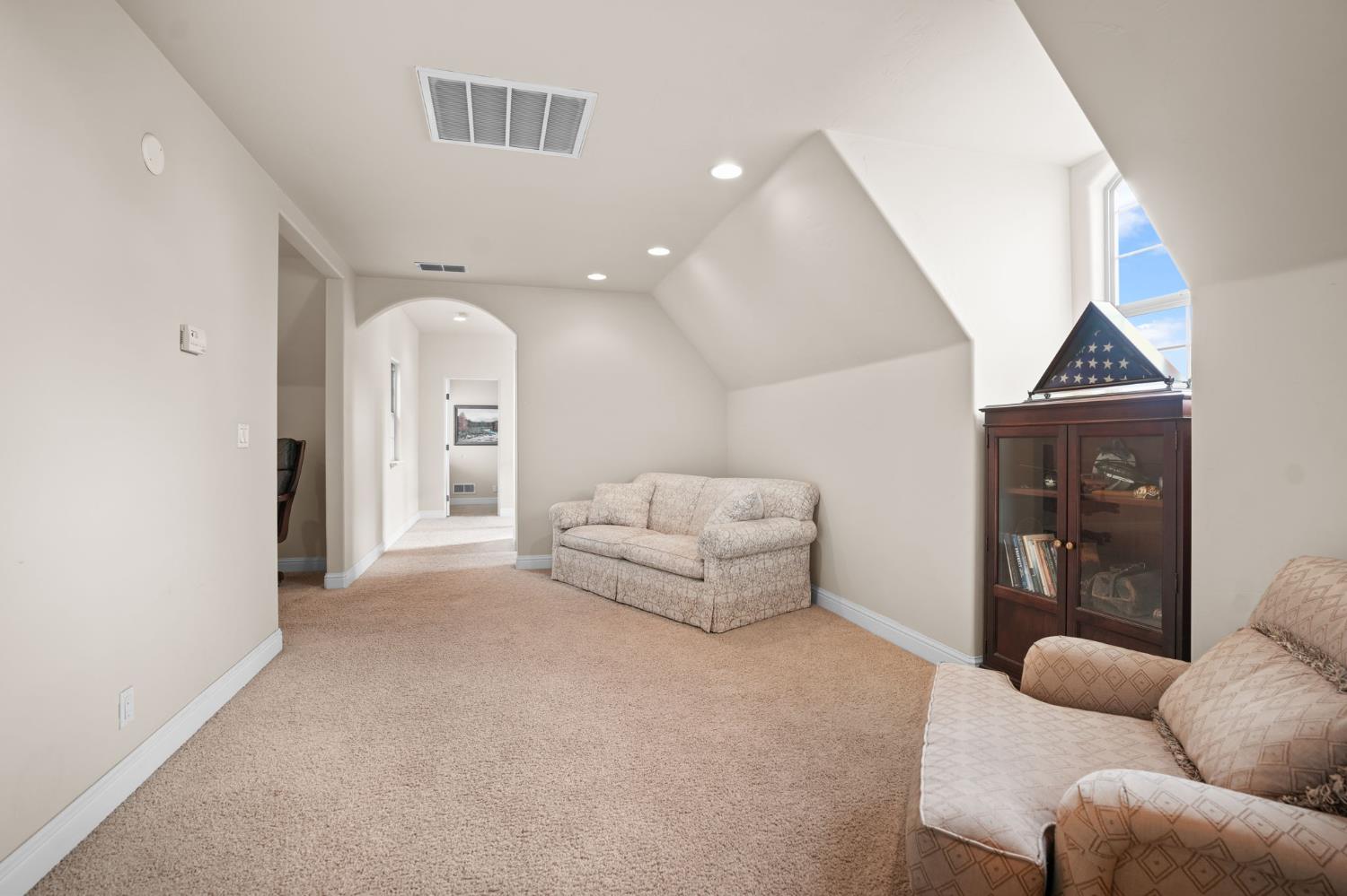 Folsom, California, 95630, United States, 4 Bedrooms Bedrooms, ,4 BathroomsBathrooms,Residential,Active,2008257