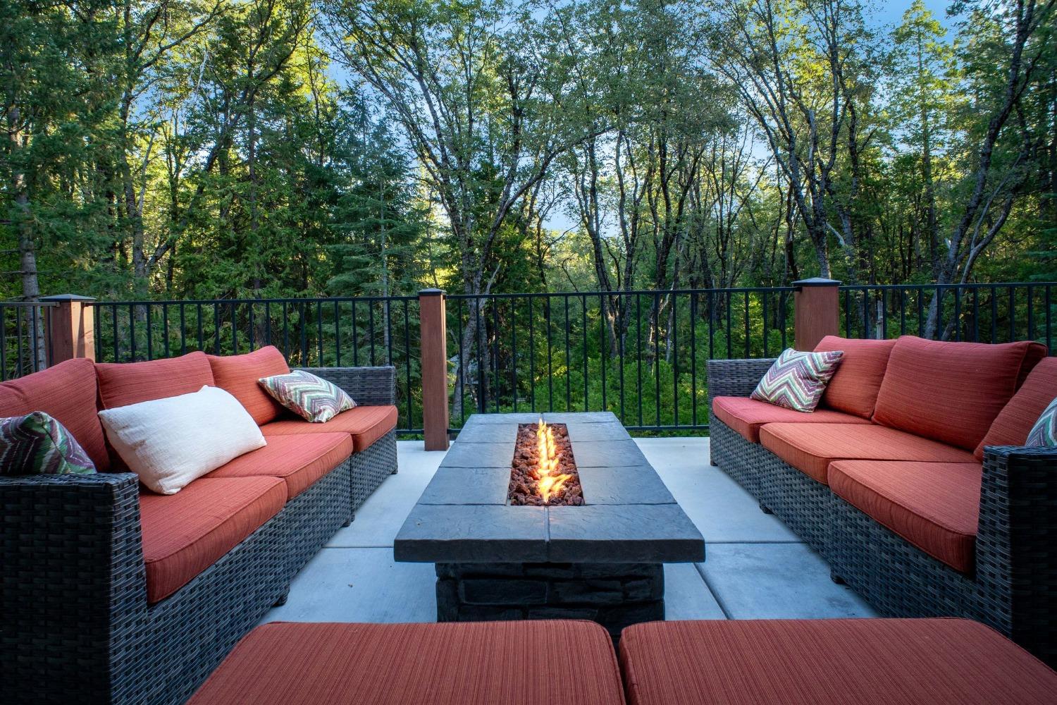 Nevada City, California, 95959, United States, 4 Bedrooms Bedrooms, ,5 BathroomsBathrooms,Residential,Active,1808164