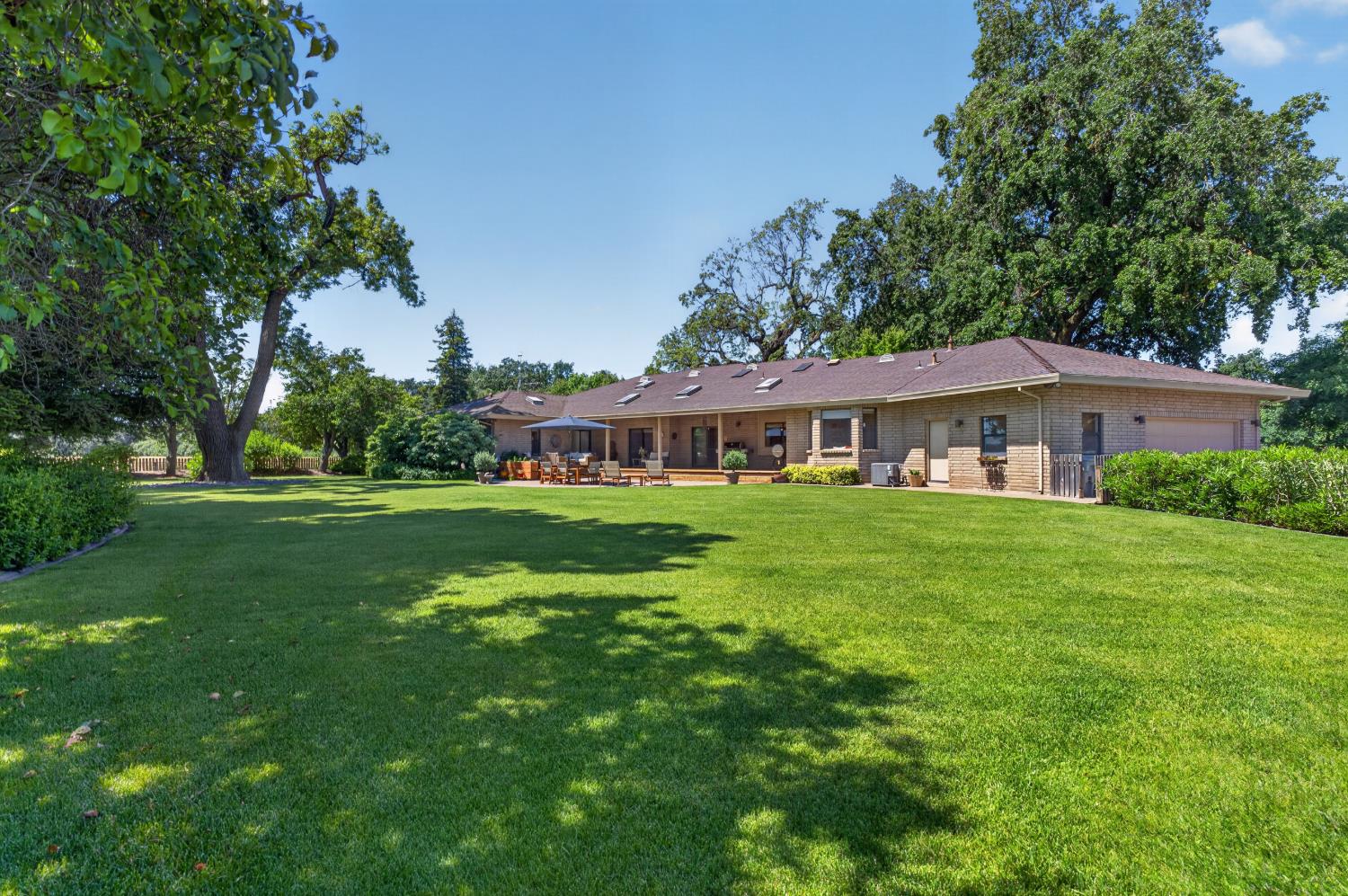 Woodland, California, 95776, United States, 5 Bedrooms Bedrooms, ,3 BathroomsBathrooms,Residential,Pending,2045625